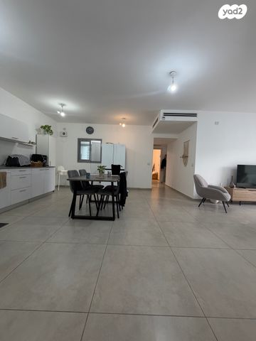 דירה, נעמי שמר 18, נאות אפק, אפקה, קרית ביאליק