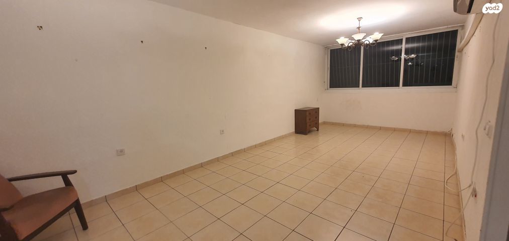 דירה, שרה אהרונסון, אזור הבילויים, רמת גן