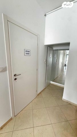 חנויות/ שטח מסחרי, הרצל, עצמאות יוספטל, בת ים