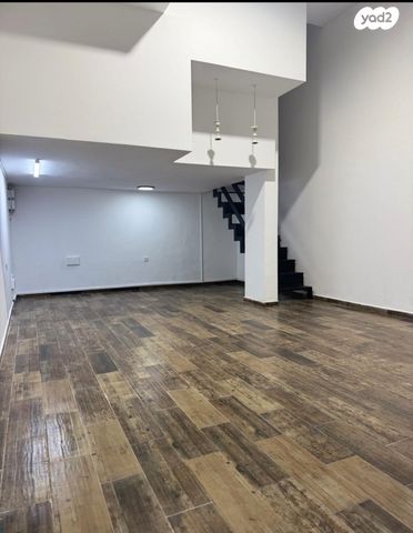 חנויות/ שטח מסחרי