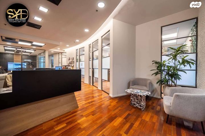 דרך מנחם בגין 7