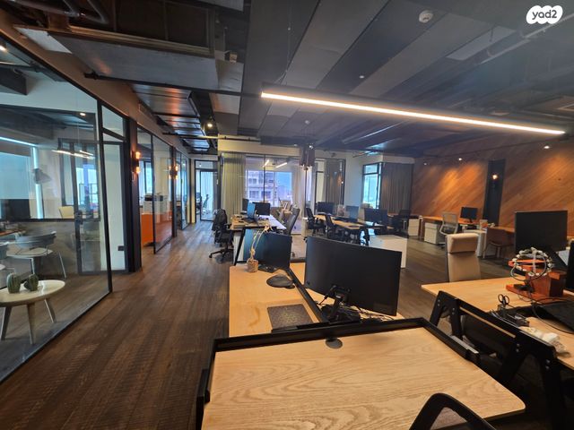 מונטיפיורי, הרכבת