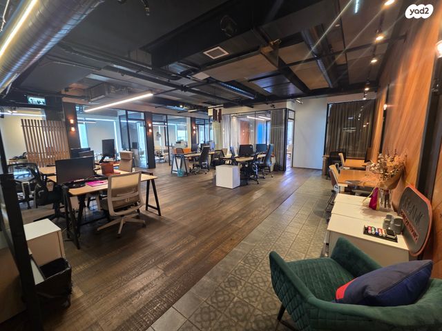 מונטיפיורי, הרכבת