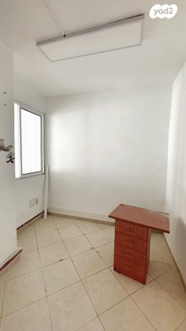 חנויות/ שטח מסחרי, הרצל, עצמאות יוספטל, בת ים