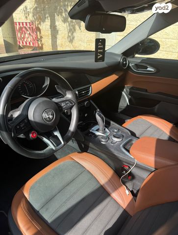 אלפא רומיאו ג'וליה