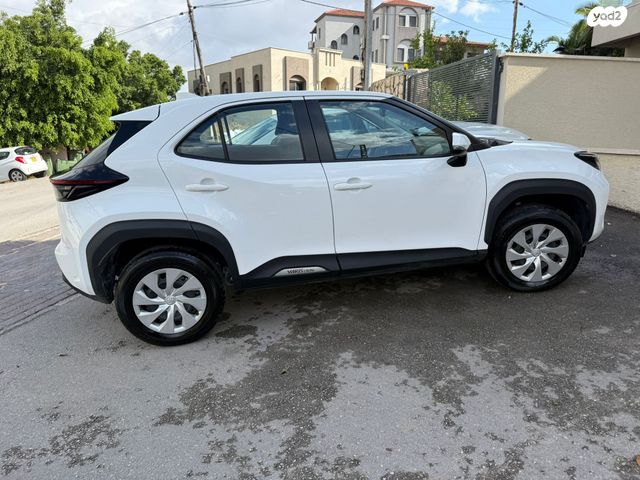 טויוטה יאריס קרוס