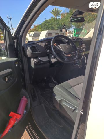 פיג'ו טראוולר