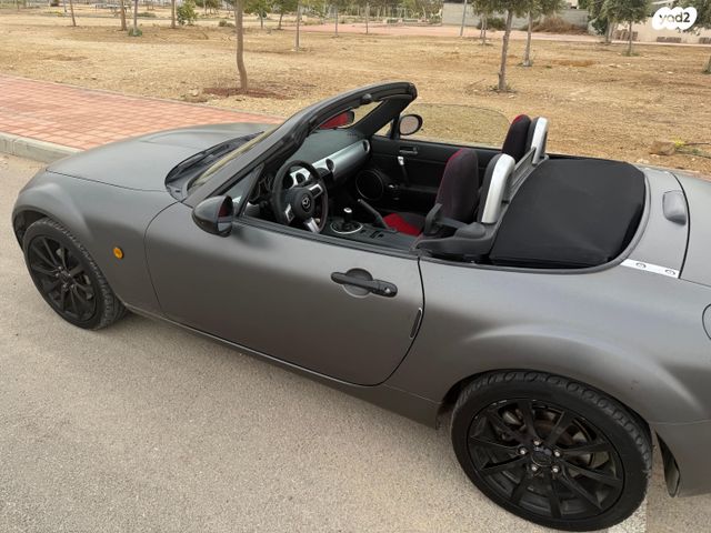 מודעת רכב מאזדה MX-5