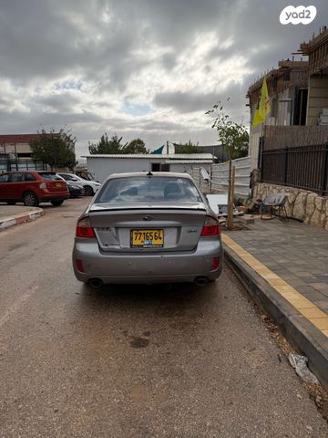 סובארו B4/לגאסי