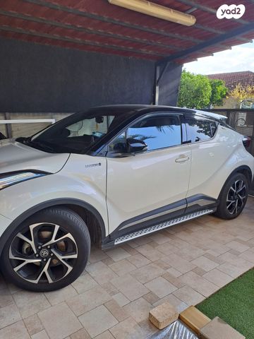 מודעת רכב טויוטה C-HR