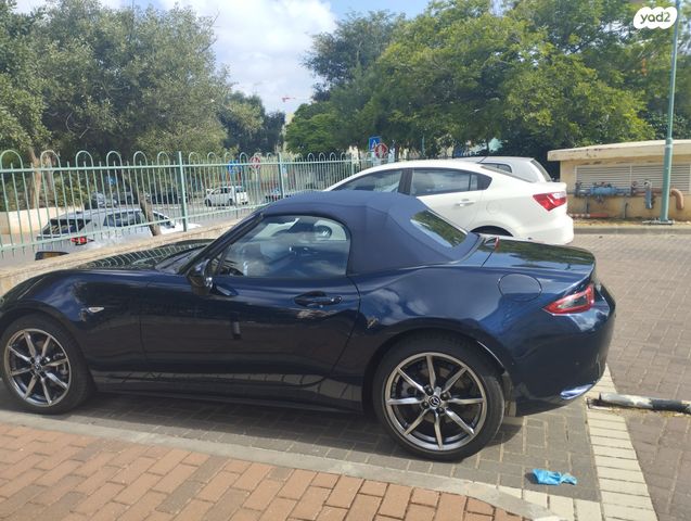 מודעת רכב מאזדה MX-5