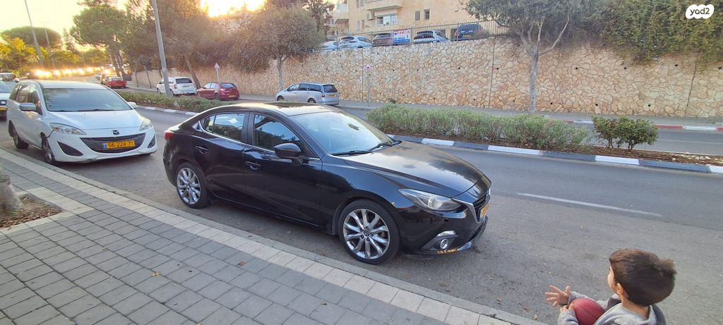 מודעת רכב מאזדה 3