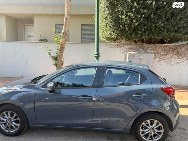 מודעת רכב מאזדה 2