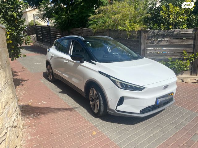 מודעת רכב ג׳ילי Geometry C