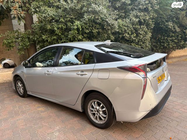 טויוטה פריוס