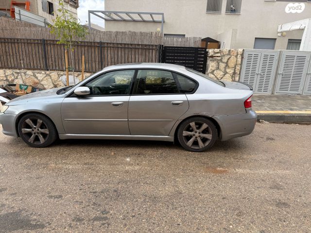 סובארו B4/לגאסי