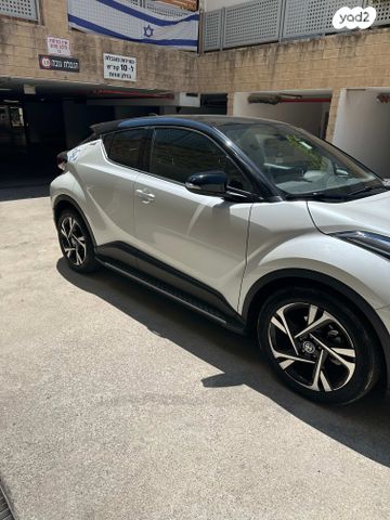 מודעת רכב טויוטה C-HR