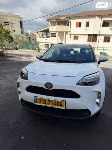 טויוטה יאריס קרוס