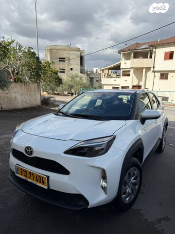 טויוטה יאריס קרוס