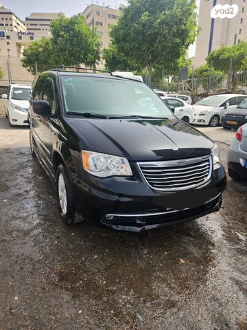 מודעת רכב קרייזלר גראנד וויאג'ר