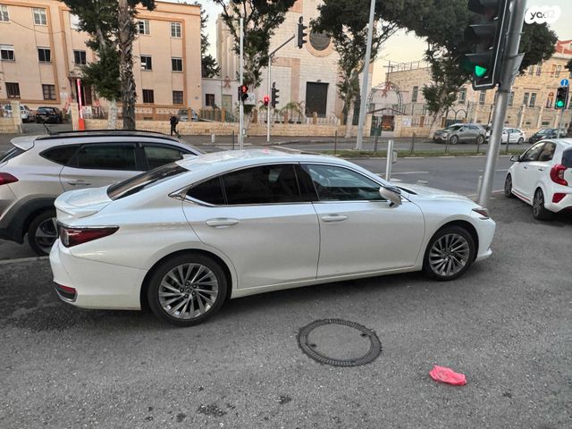 מודעת רכב לקסוס ES