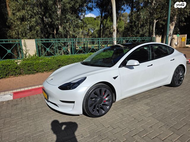 מודעת רכב טסלה מודל 3