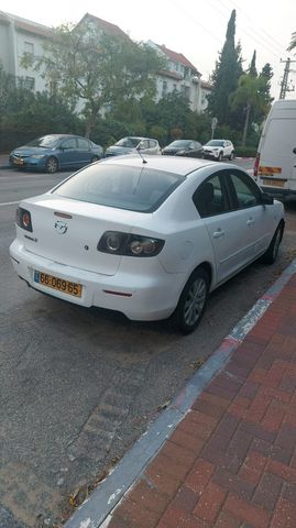 מודעת רכב מאזדה 3