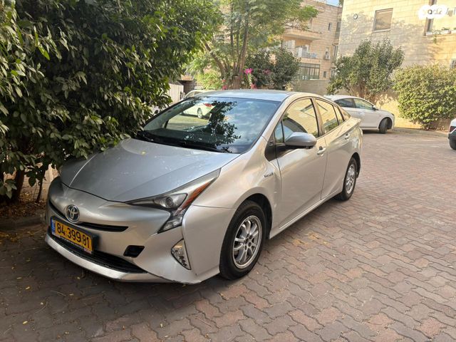 טויוטה פריוס