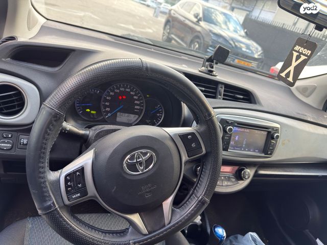 טויוטה יאריס