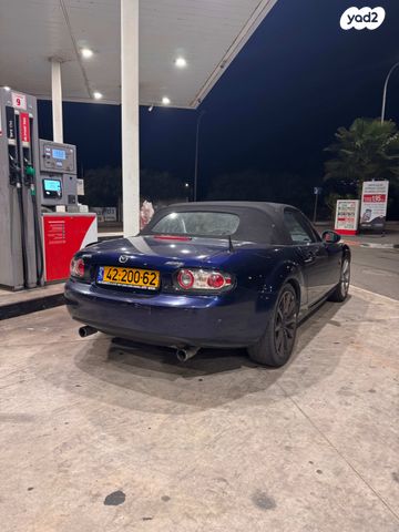 מודעת רכב מאזדה MX-5