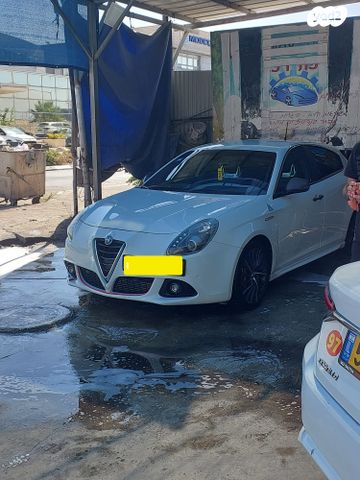 מודעת רכב אלפא רומיאו ג'ולייטה