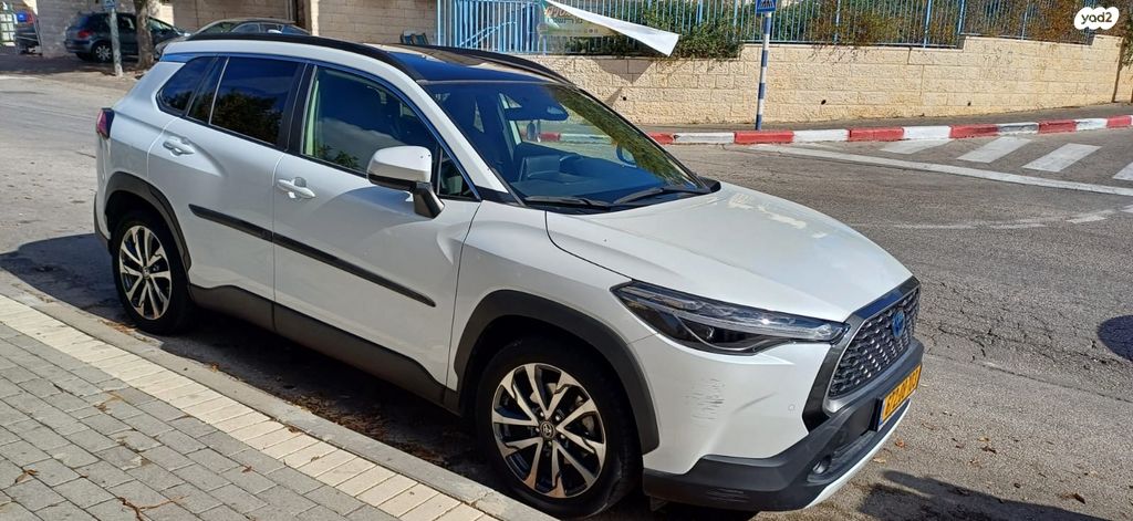 מודעת רכב טויוטה קורולה קרוס