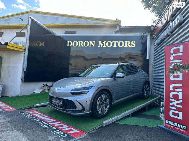 מודעת רכב ג'נסיס GV60