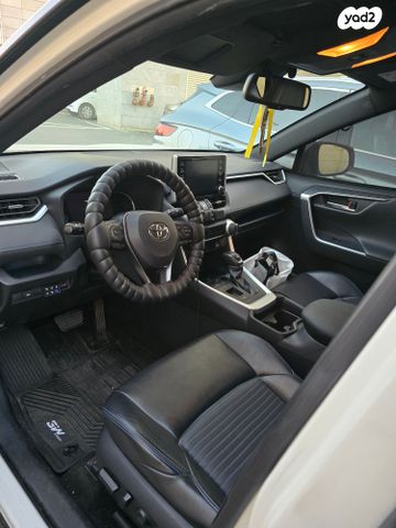 טויוטה RAV4