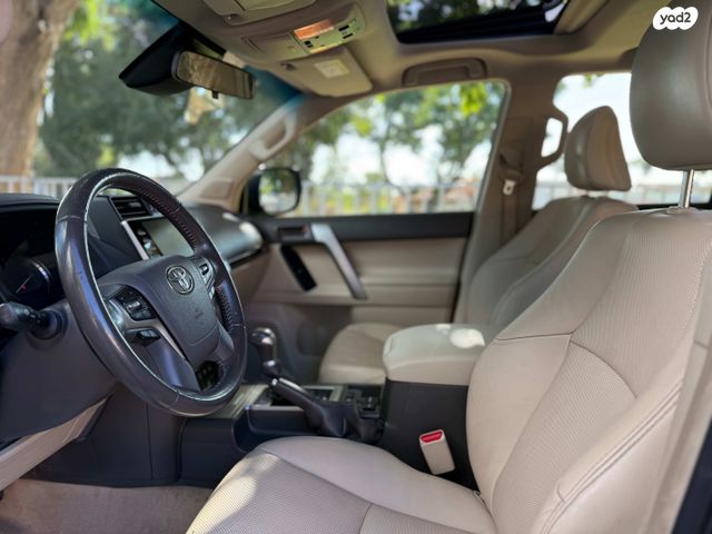 טויוטה לנד קרוזר