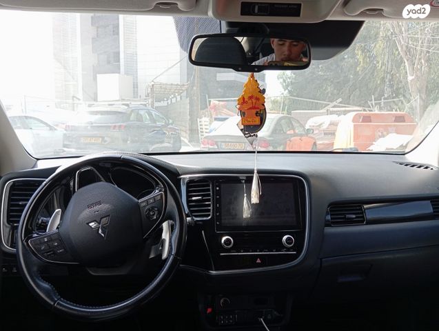 מיצובישי אאוטלנדר