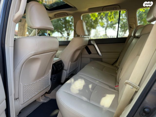 טויוטה לנד קרוזר