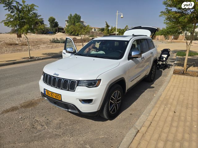 מודעת רכב ג'יפ גרנד צ'ירוקי