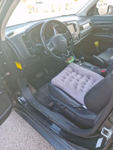 מיצובישי אאוטלנדר