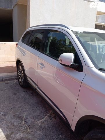 מיצובישי אאוטלנדר