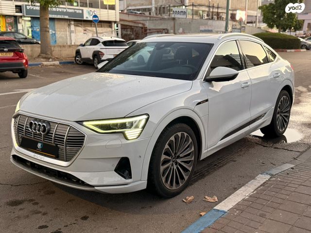 מודעת רכב אאודי E-tron