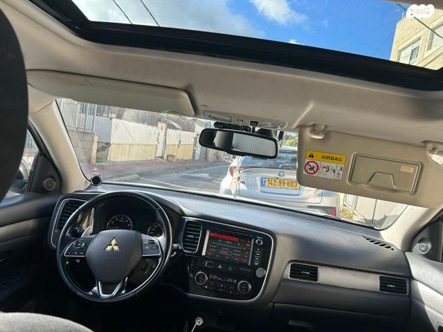 מיצובישי אאוטלנדר