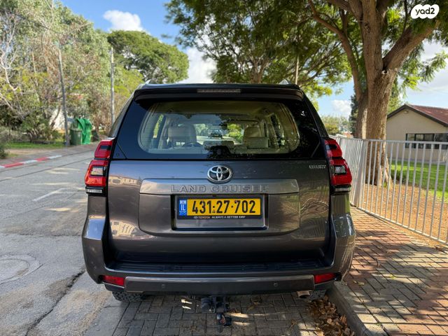 טויוטה לנד קרוזר