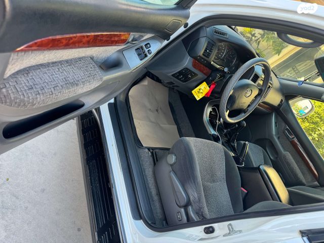 טויוטה לנד קרוזר