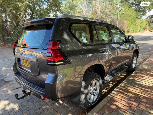 טויוטה לנד קרוזר