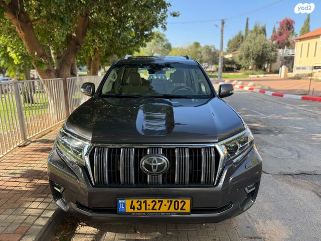 טויוטה לנד קרוזר