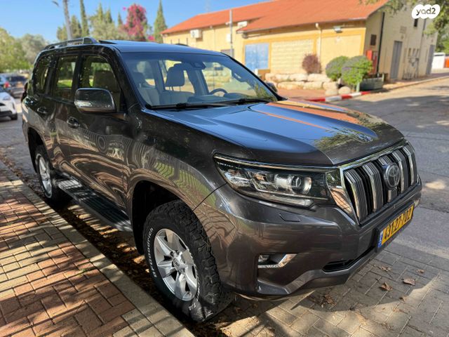 טויוטה לנד קרוזר