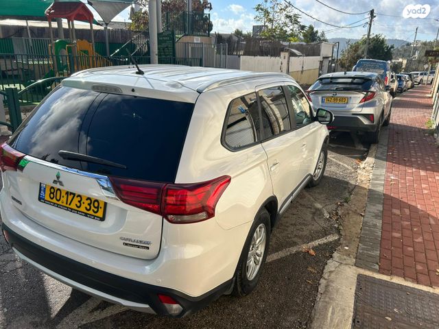 מיצובישי אאוטלנדר