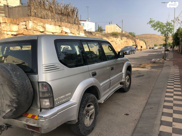 טויוטה לנד קרוזר