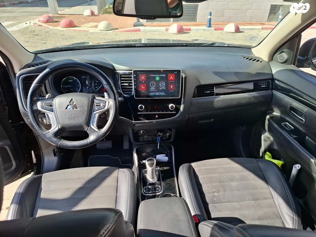 מיצובישי אאוטלנדר